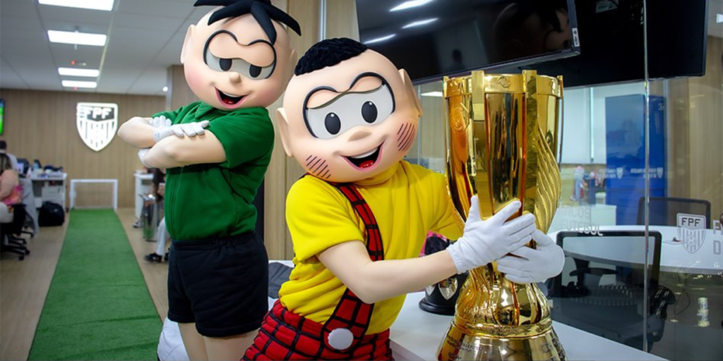 Cebolinha e Cascão posam com o troféu do Paulistão - Divulgação