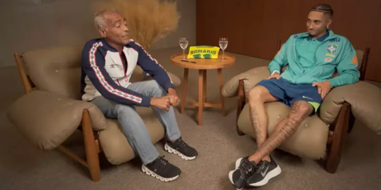 Romário, calado, é um poeta