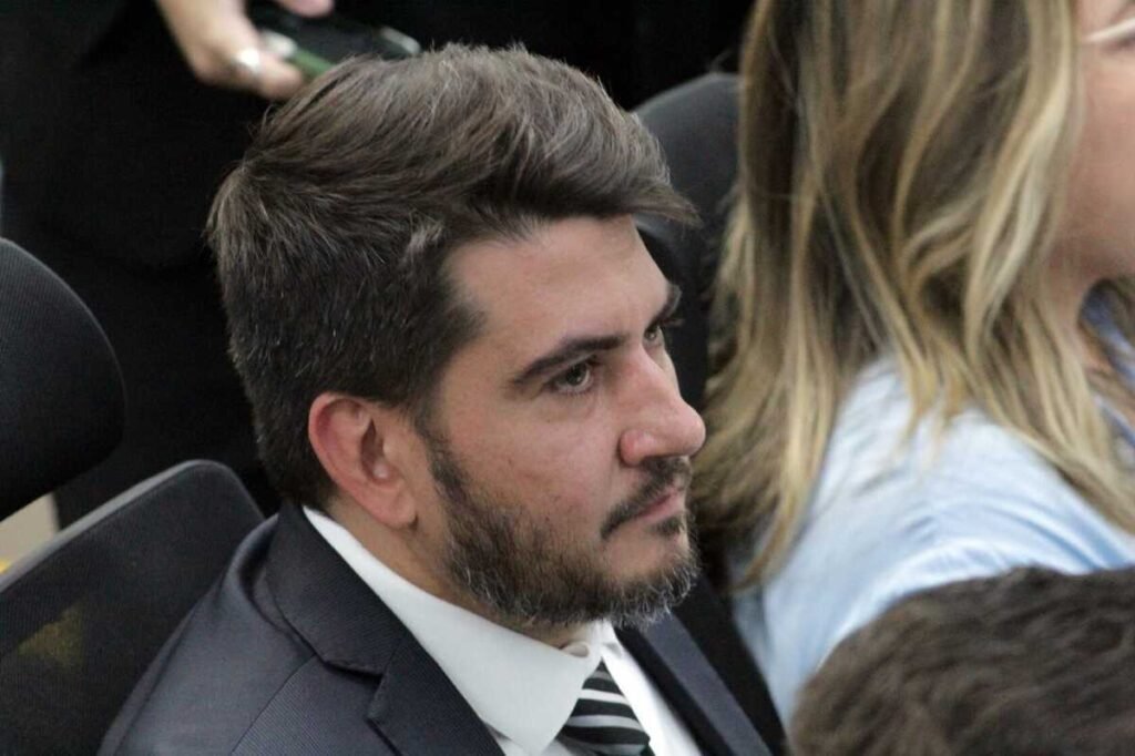 Tavares quer que pais decidam sobre vacina da covid nos filhos