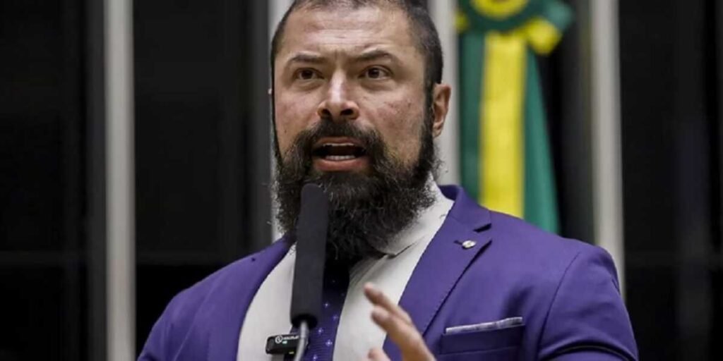 Câmara: comissão aprova PL que desarma agentes de segurança de Lula