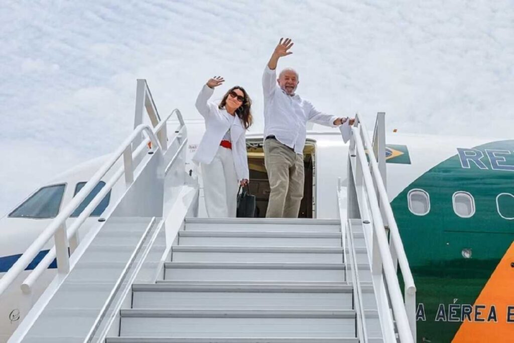 Deputado quer proibir governo Lula de bancar viagens de Janja