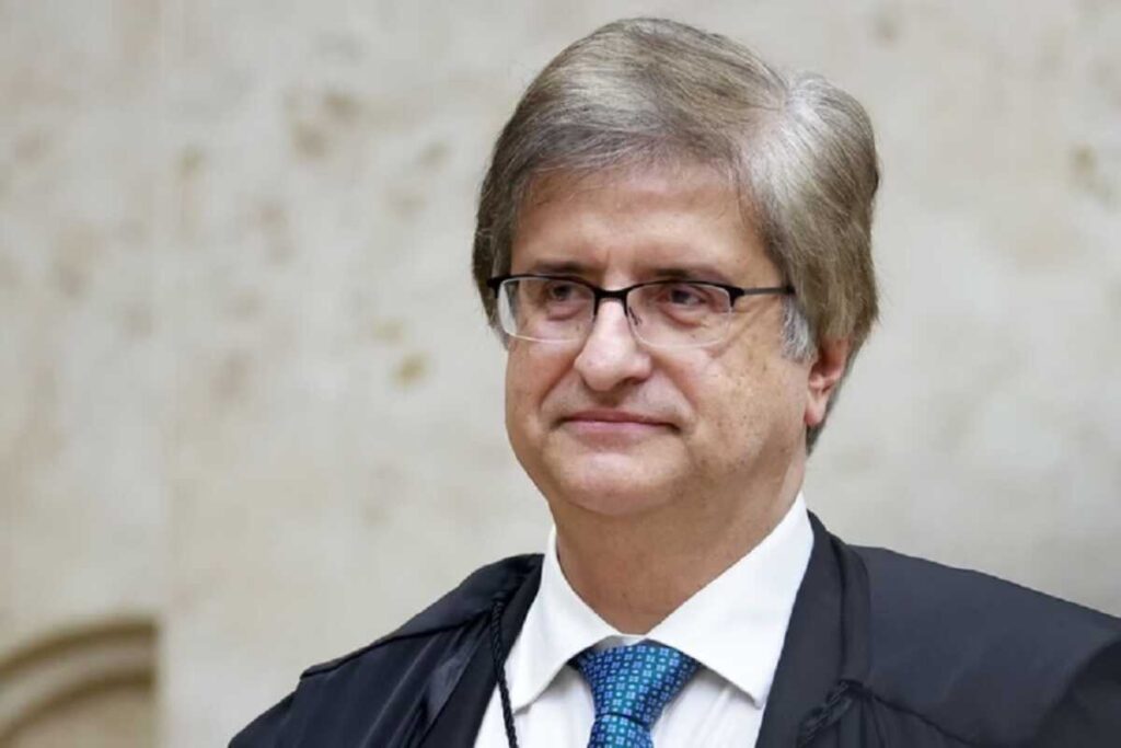 Gonet recua e se manifesta para tirar da cadeia "patriota" de 74 anos