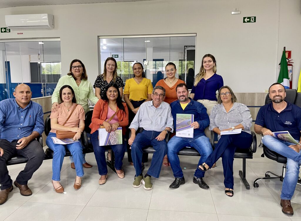 Prefeito Nelson Cintra discute projetos de lei em regime de urgência na Câmara Municipal