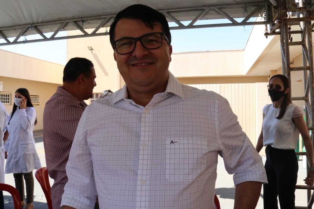 Sem plano de trabalho, ex-prefeito 'farreou' com dinheiro de emendas em Vicentina