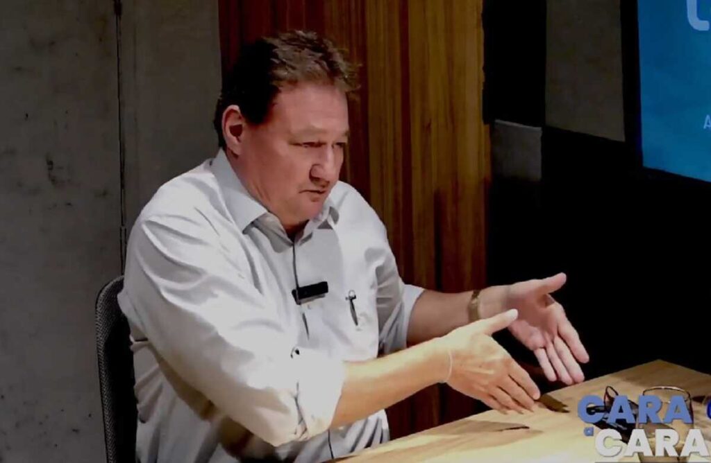 Adriane busca recursos de aliados de Lula independente de ideologia, diz Miglioli (vídeo)