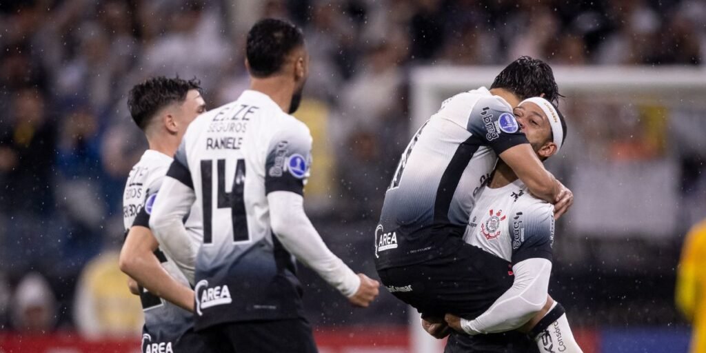 Jogadores do Corinthians comemoram gol contra o Racing-URU pela Copa Sul-Am,ericana - Rodrigo Coca / Agência Corinthians