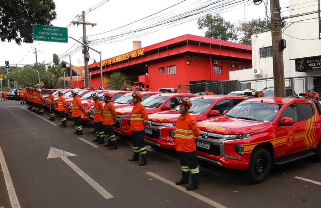 Governo entrega viaturas e equipamentos para bombeiros e policiais penais em MS