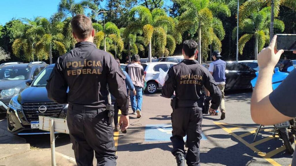 PF coletou documentos e carros em ação contra grilagem de terras da União no Pantanal