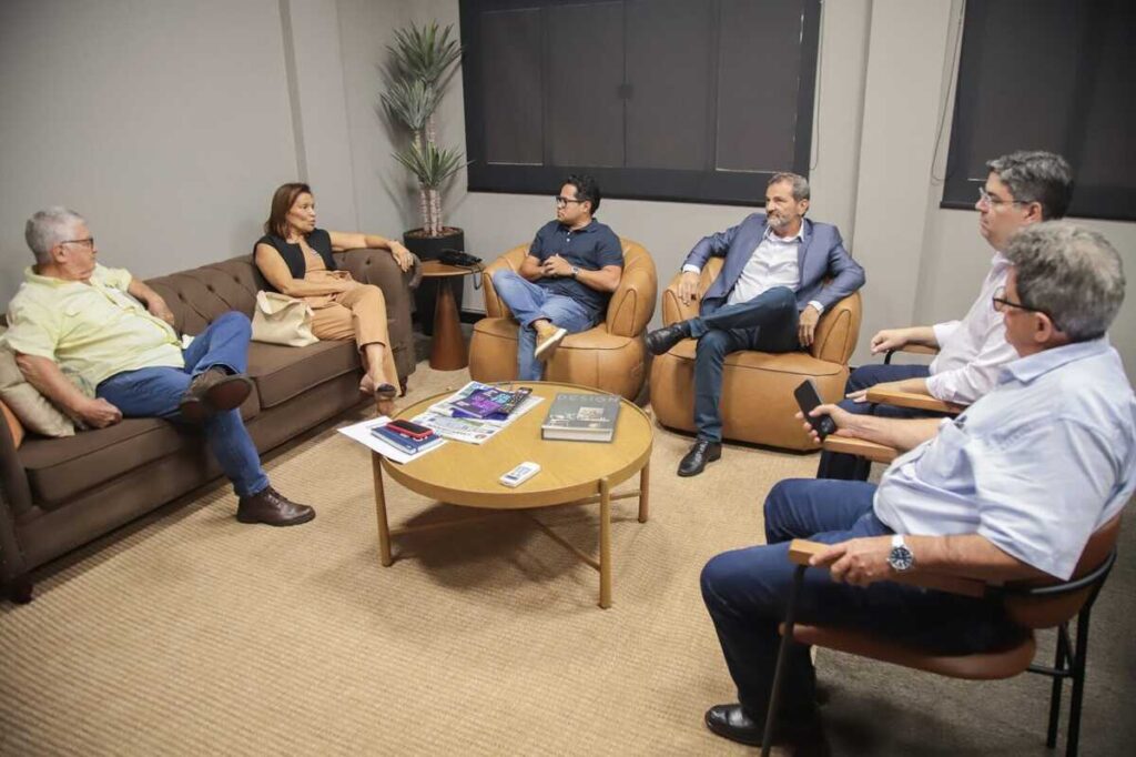 Papy recebe diretoria da Santa Casa a apoia pedido para reforma do Pronto Socorro