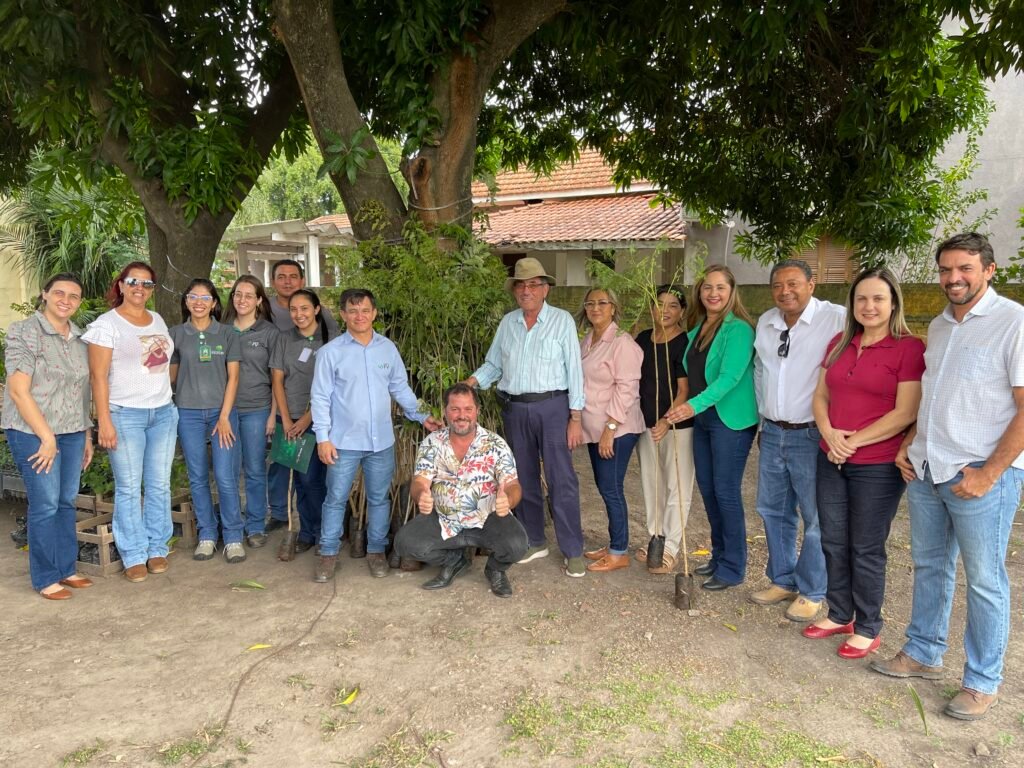 Prefeitura recebe doação de mudas do Grupo FV Cereais com base em lei complementar sancionada pelo Executivo